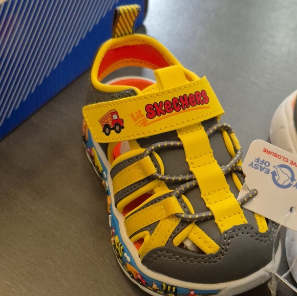 Skechers Kids Yellow and Black Sandals with Construction Theme Size 5 New In Box - Picture 5 of 6